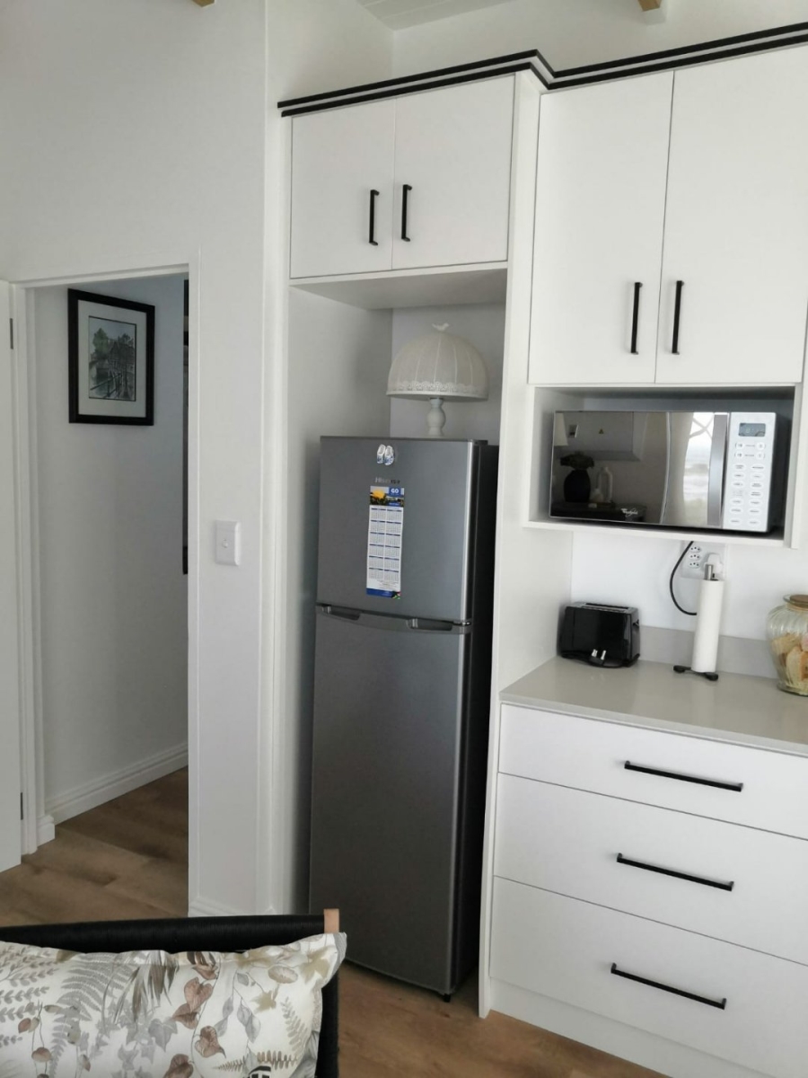 To Let 1 Bedroom Property for Rent in Vermont Western Cape